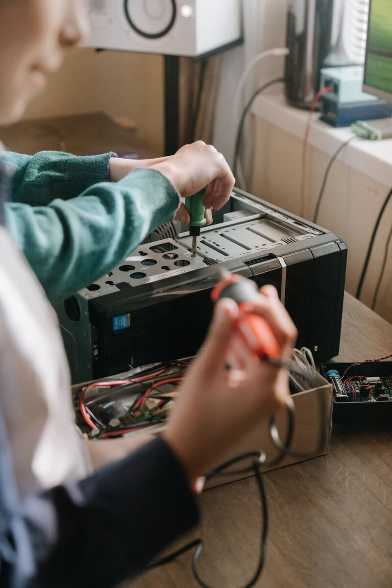 Swollen laptop battery: what to do with it